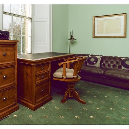A Luxurious Masterpiece Steps From Stirling Villa Eksteriør bilde