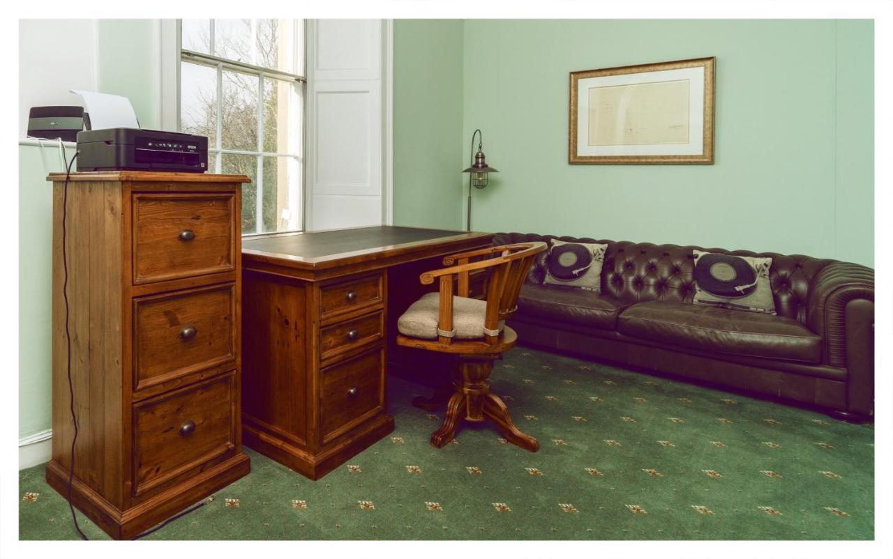 A Luxurious Masterpiece Steps From Stirling Villa Eksteriør bilde